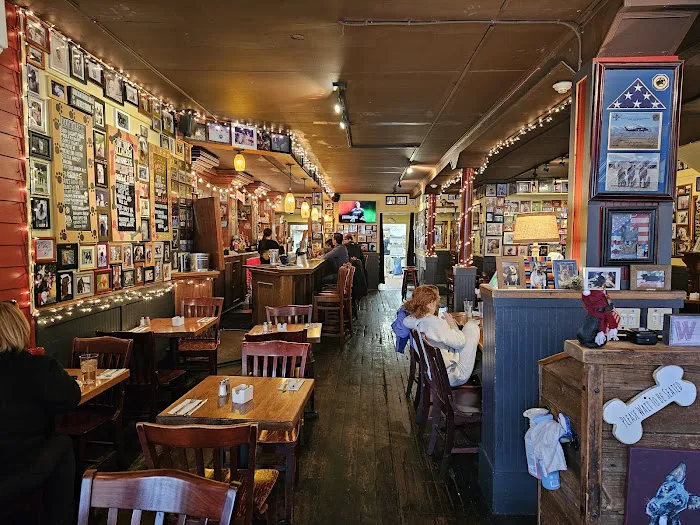 FETCH BAR & GRILL Picture 8