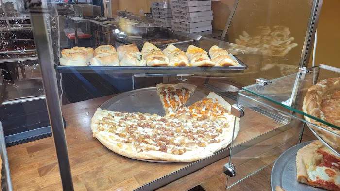 VERDELAGO'S PIZZERIA Picture 4