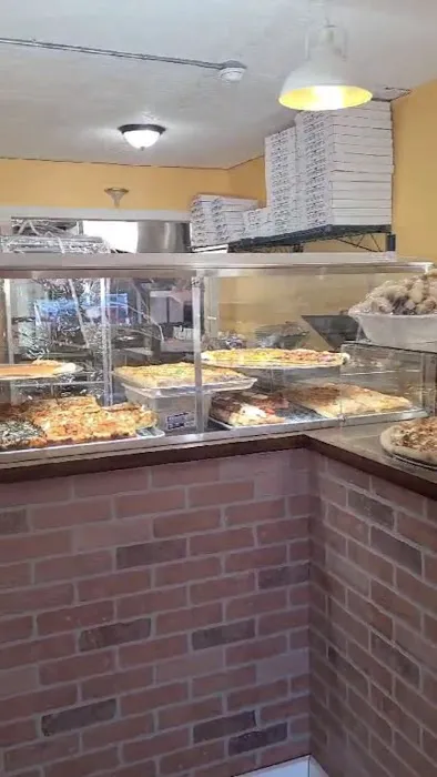 VERDELAGO'S PIZZERIA Picture 3