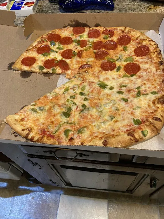 Utopia Pizzeria (Suzy's Tomato Pizzeria) Picture 8