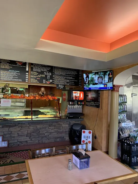 Utopia Pizzeria (Suzy's Tomato Pizzeria) Picture 2