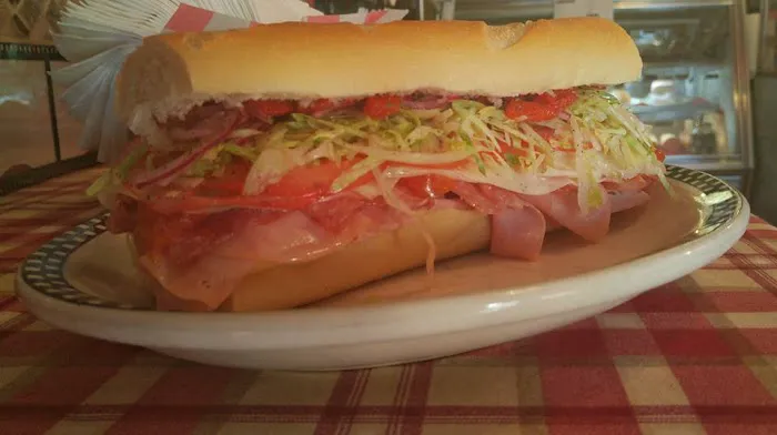 Dave's Delicious Deli Picture 3
