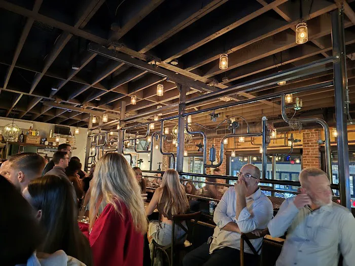 Crabtree's New York & Main Picture 8