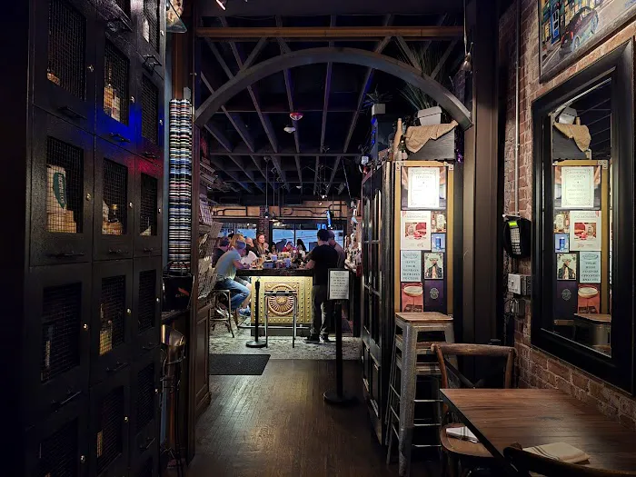 Crabtree's New York & Main Picture 9