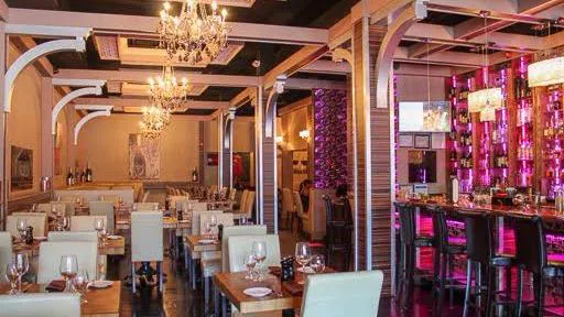 IMC Restaurant & Bar Picture 5