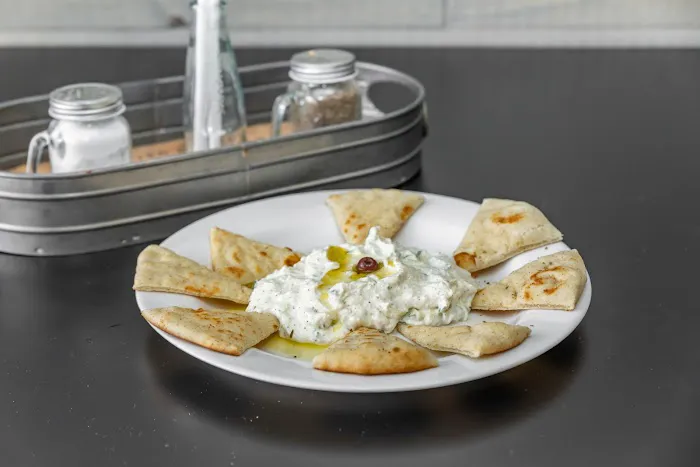 Nikos Pizza & Greek Grill Picture 7