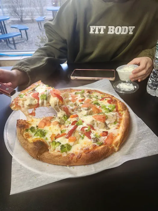 Nikos Pizza & Greek Grill Picture 4