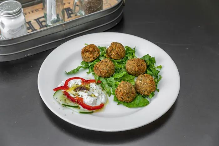 Nikos Pizza & Greek Grill Picture 9