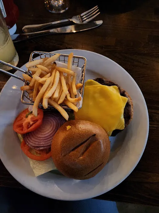 Tee Bar & Grille Picture 5