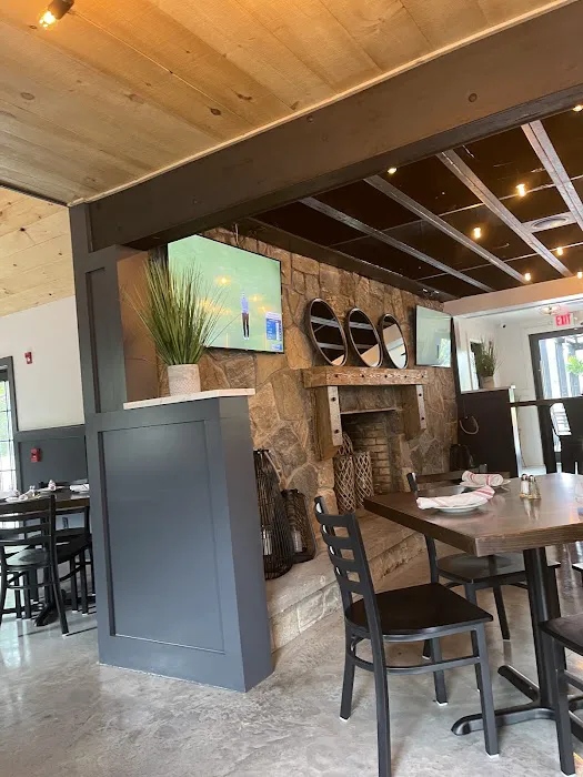 Tee Bar & Grille Picture 7