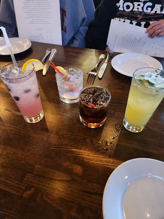 Tee Bar & Grille Picture 6