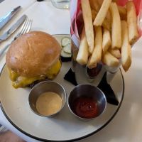 Lyonshare Public House ico