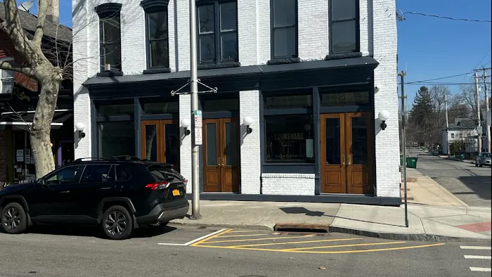 Lyonshare Public House Picture 2