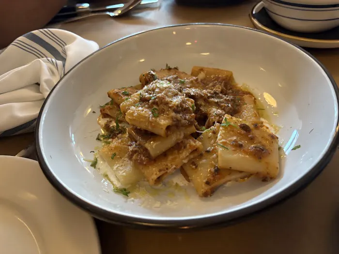 Lyonshare Public House Picture 3