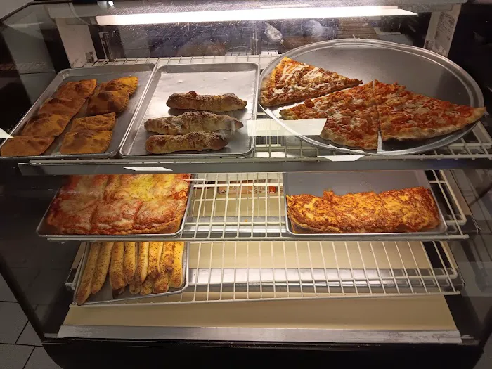 Gina's Pizzeria and Restaurant Picture 2