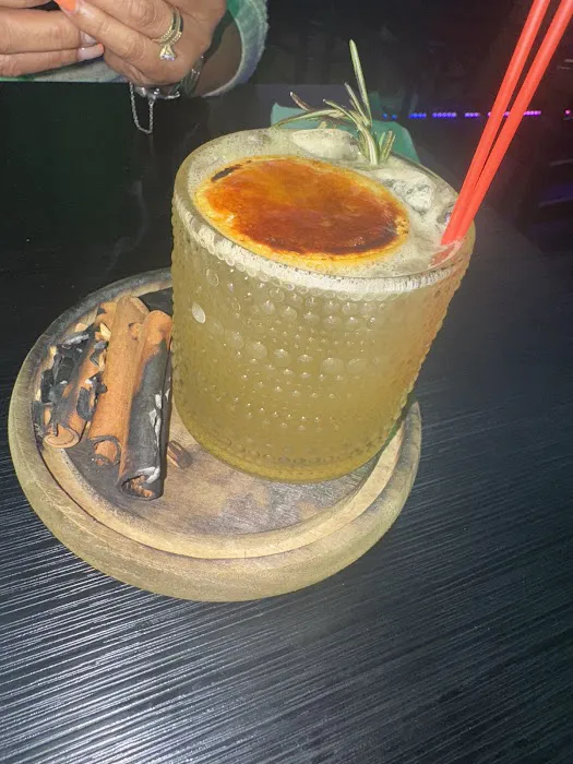 Tabaco y Ron Picture 1