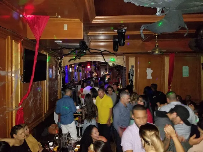 New Station House Bar & Grill Picture 2