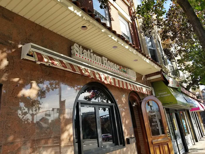 New Station House Bar & Grill Picture 10