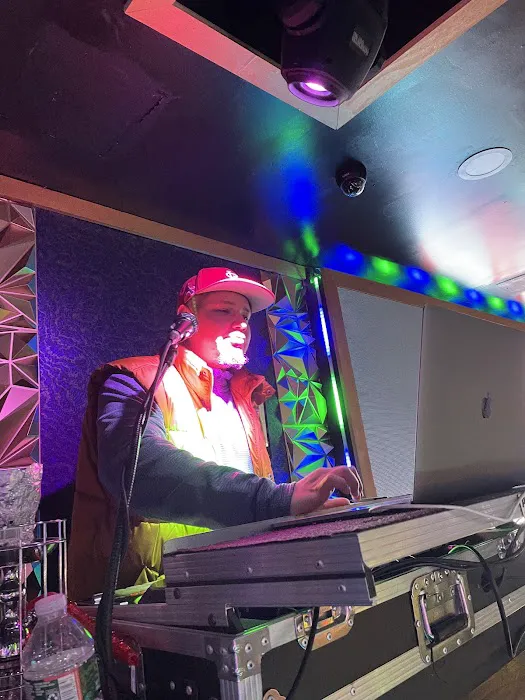 Ten Bar & Grill Restaurant Picture 2