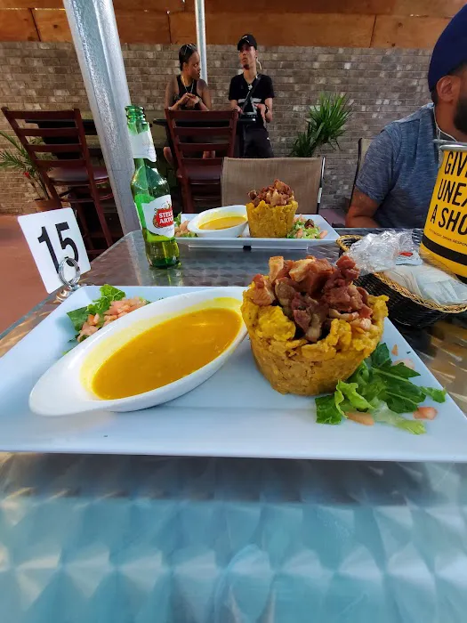 Ten Bar & Grill Restaurant Picture 8