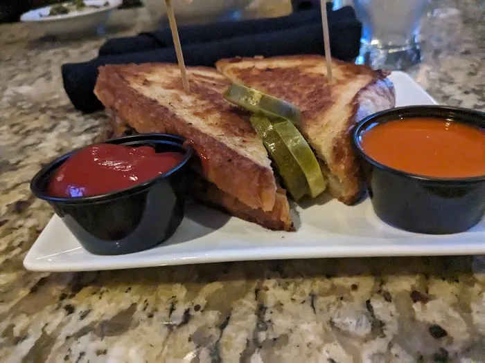 Ten Bar & Grill Restaurant Picture 6