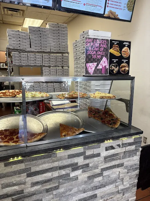 Queen's Pizza, Wings, Burger Halal Picture 6