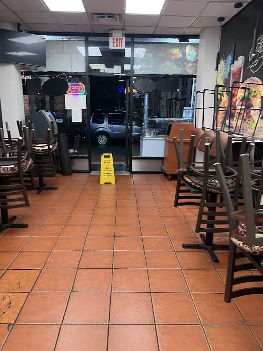 Queen's Pizza, Wings, Burger Halal Picture 4