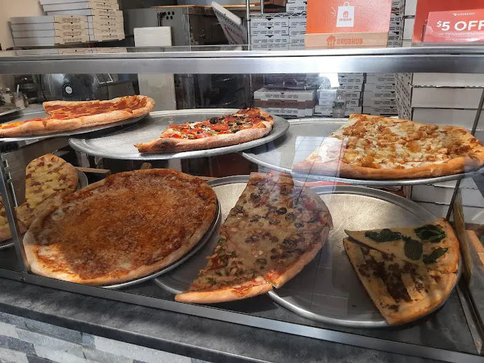 Queen's Pizza, Wings, Burger Halal Picture 7