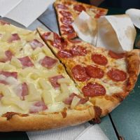 Queen's Pizza, Wings, Burger Halal ico