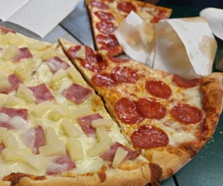 Queen's Pizza, Wings, Burger Halal