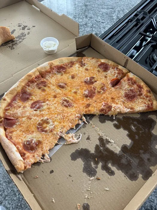 LEO'S PIZZERIA Picture 6