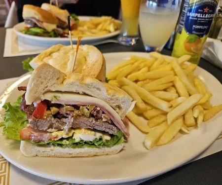 La Estancia Parrillada Pizzeria Uruguaya