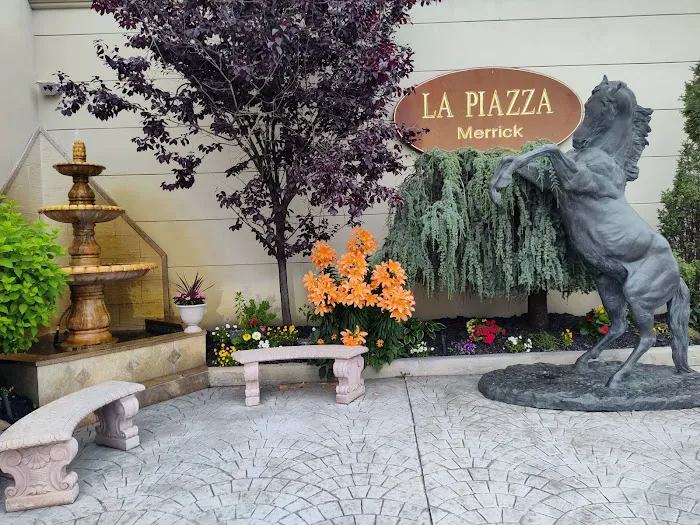 La Piazza Pizzeria Restaurant Picture 4