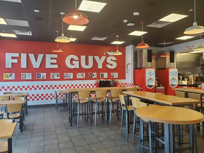 Five Guys Picture 3