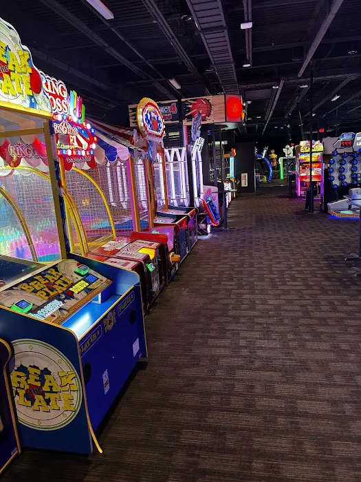 Dave & Buster's Woodbridge - Middlesex Picture 3