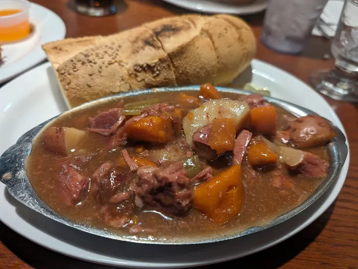 Yesterdays Irish Pub & Restaurant Picture 4