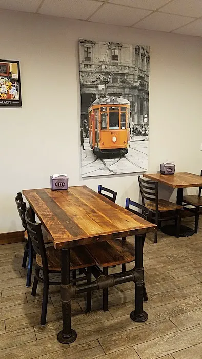 Mozzarella's Pizza Picture 5