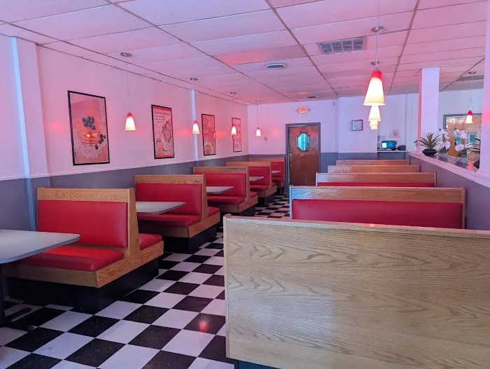 Pop’s Classic Diner Picture 4