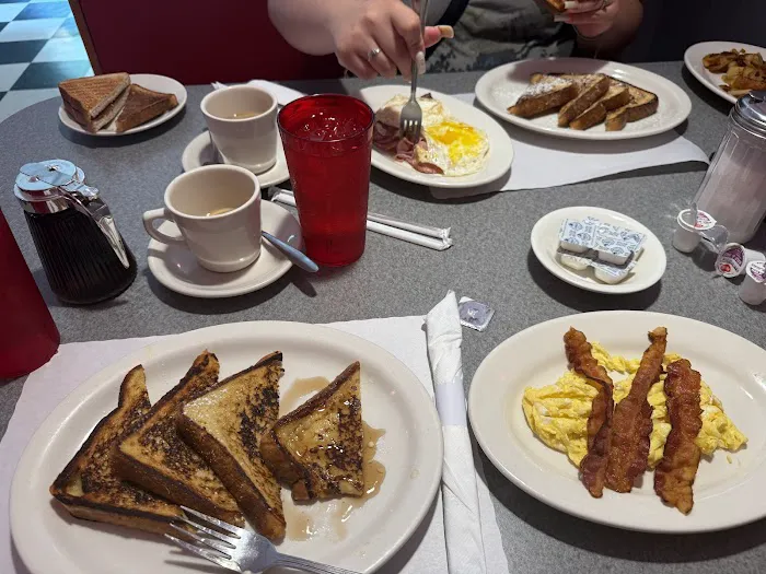 Pop’s Classic Diner Picture 1