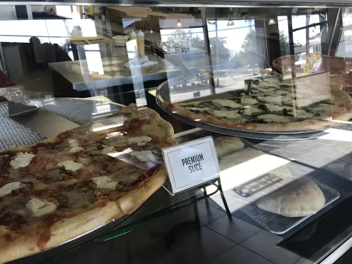 Classica Pizza Picture 4