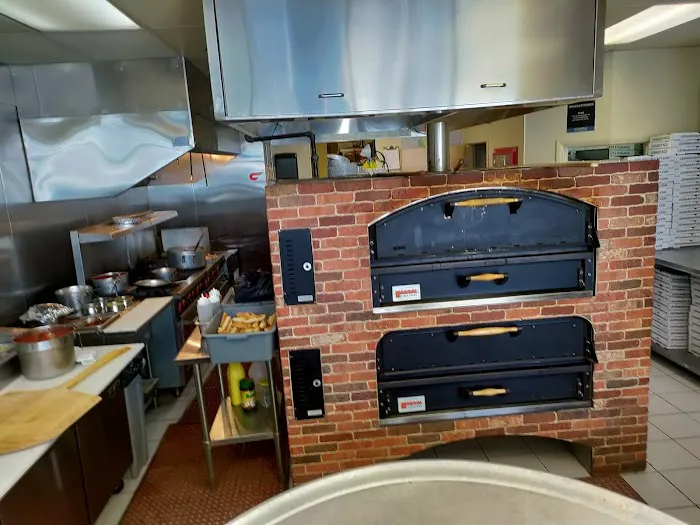 Leonardo's Pizza Picture 6