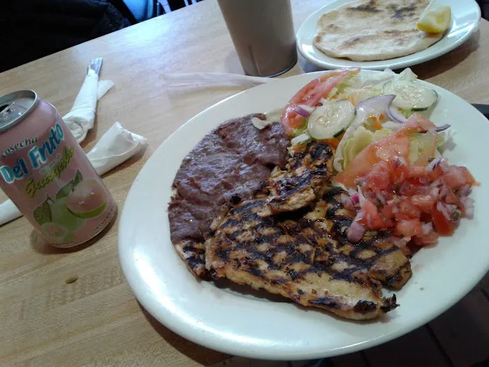 El Salvador Restaurant Picture 8