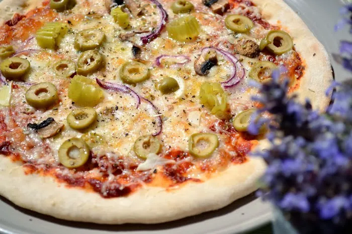 Honeyspot Pizza Picture 9