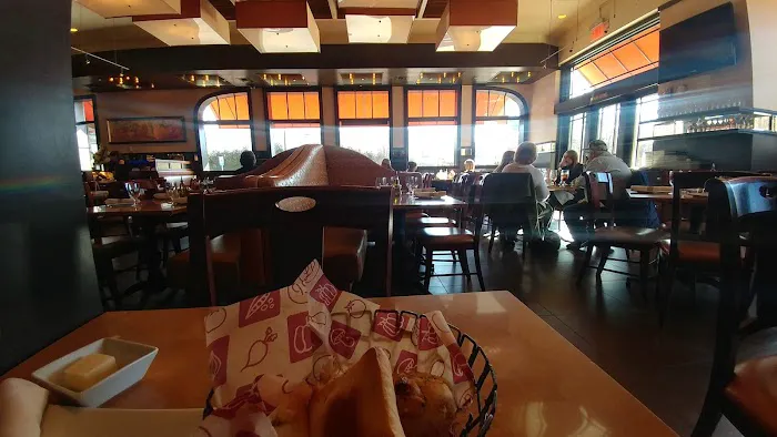 La Piazza Cucina Italiana & Wine Bar Picture 1