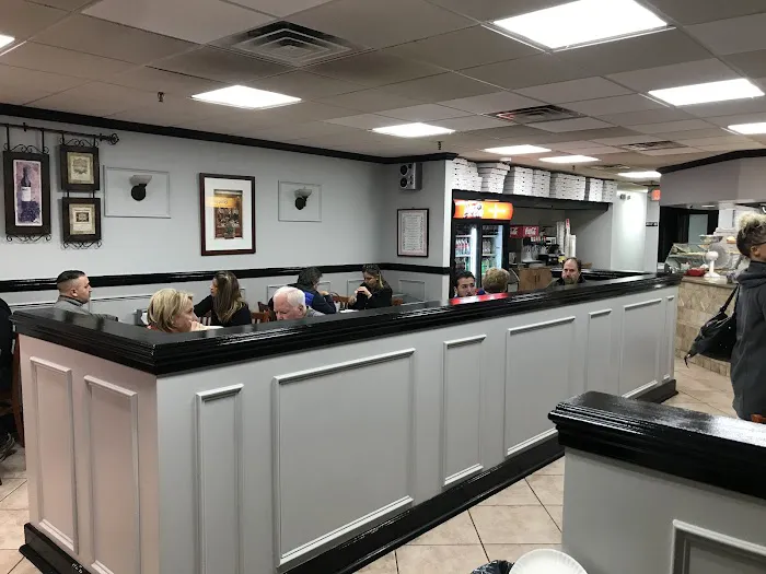 Gigi Pizza & Wedges Picture 3