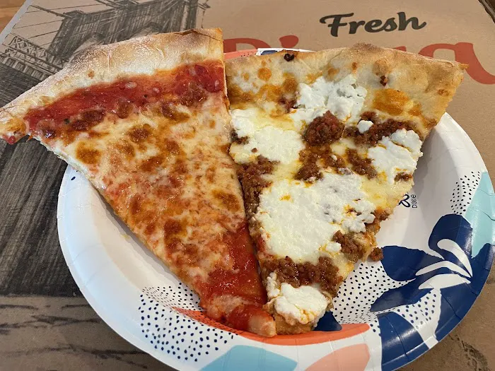 Gigi Pizza & Wedges Picture 7