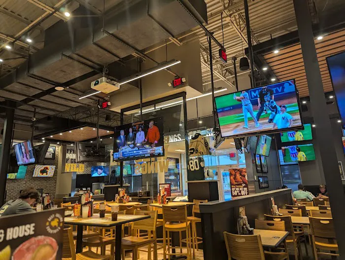 Buffalo Wild Wings Picture 9