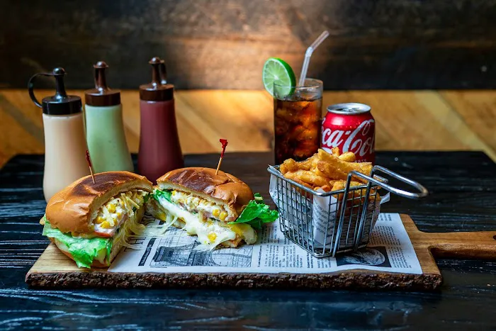 Cozy Bar & Grill Picture 2