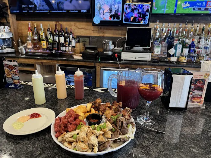 Cozy Bar & Grill Picture 8