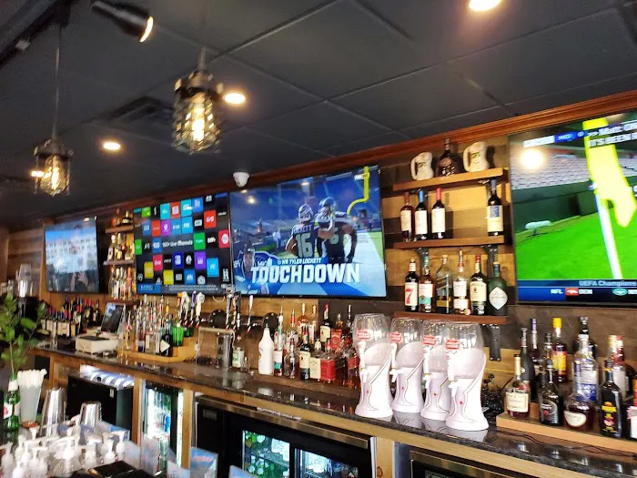 Cozy Bar & Grill Picture 7